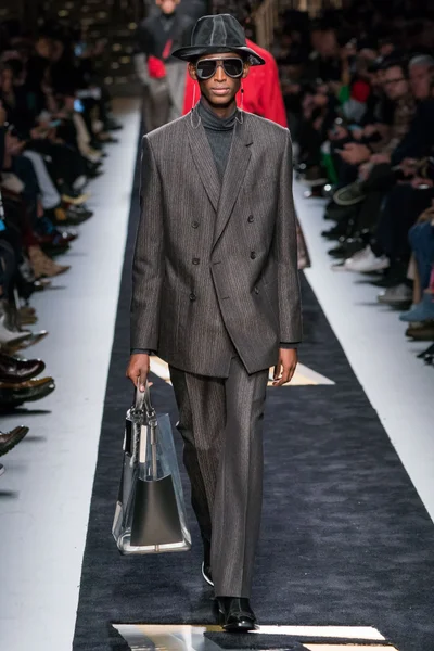 Look 30